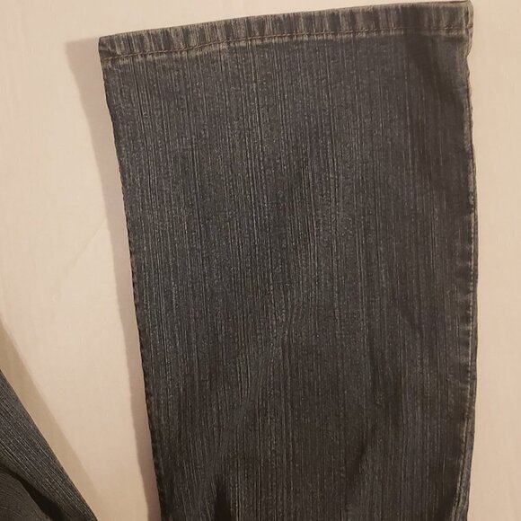 EUC - Aeropostale Mid-Rise Bootcut Jeans - Picture 8 of 8